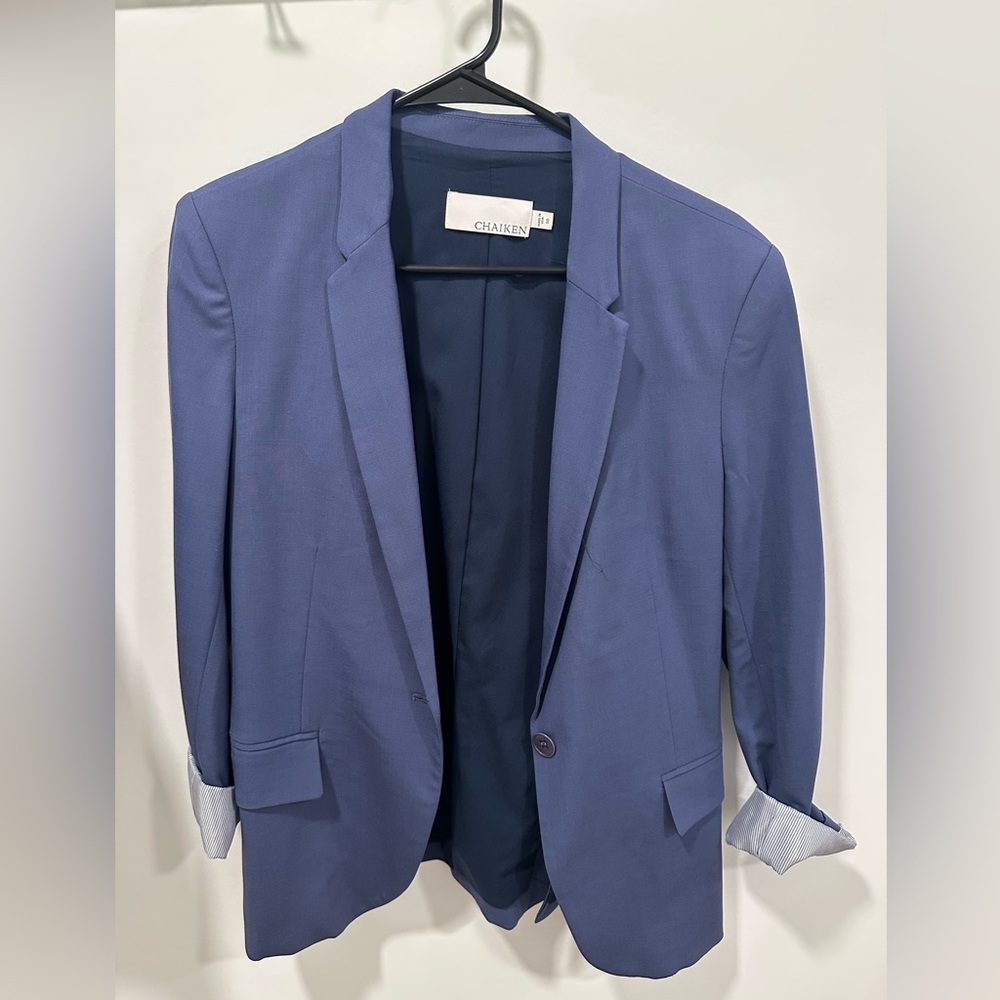 Chic Women's Blue Blazer